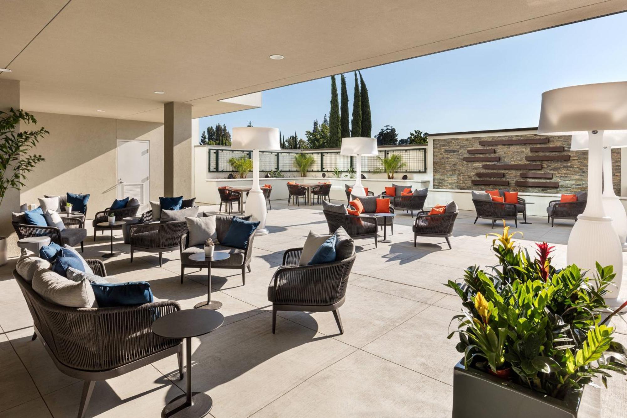 Courtyard By Marriott Los Angeles Monterey Park Exterior foto