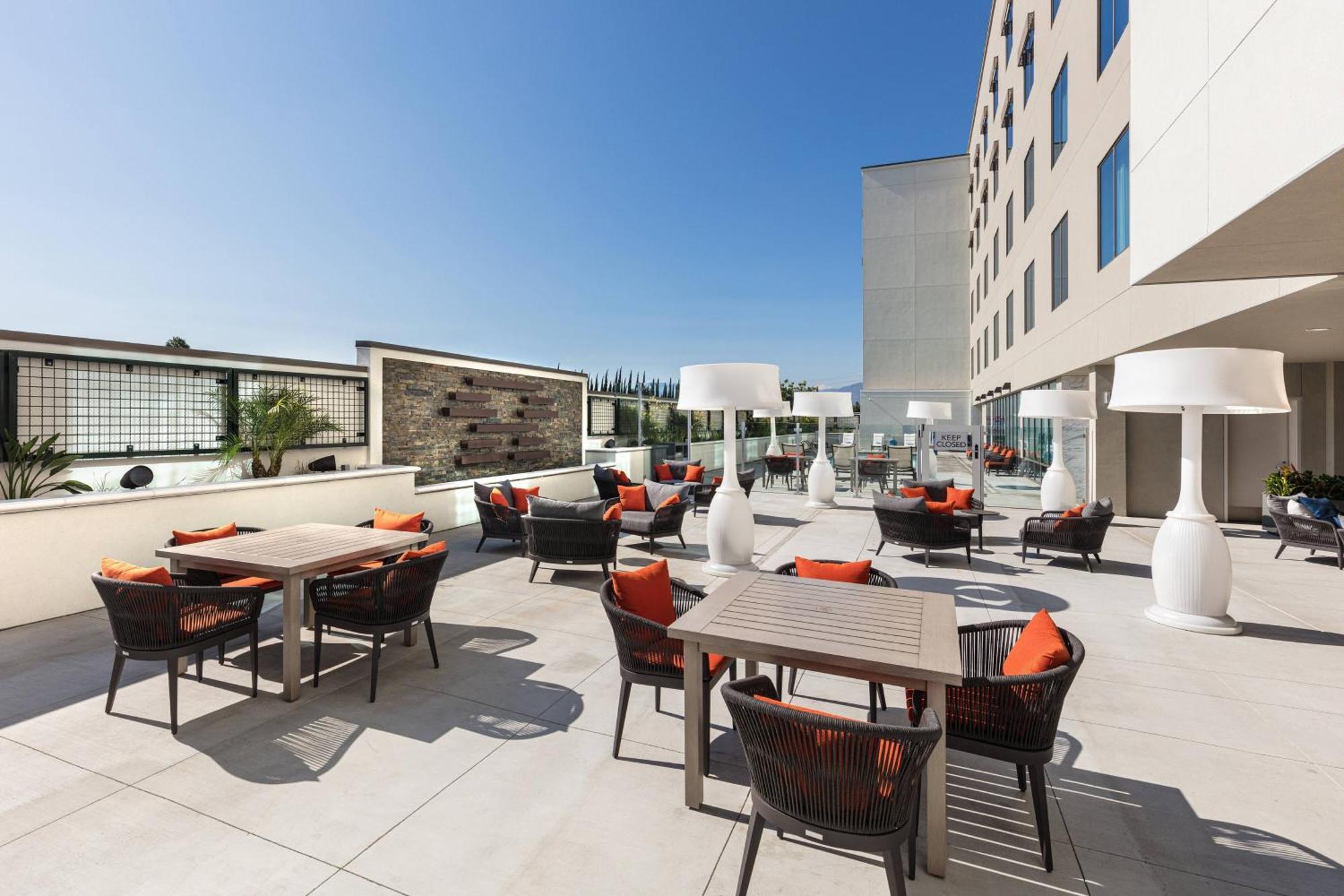 Courtyard By Marriott Los Angeles Monterey Park Exterior foto